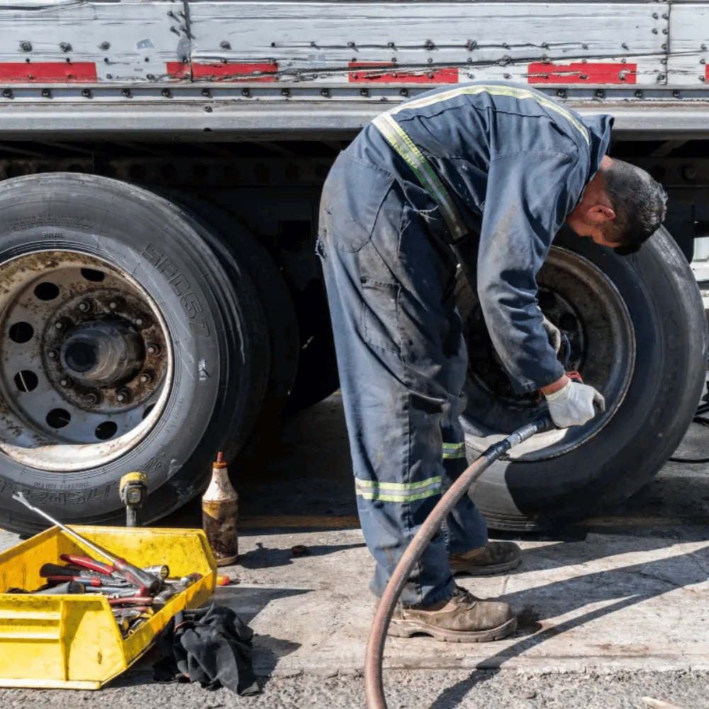ASE Certified Mechanics for Truck tire Repair 24hr-Memphis