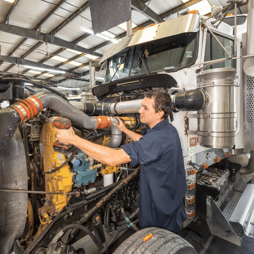 Emergency Truck oil & fluid Repair 24hr-Memphis